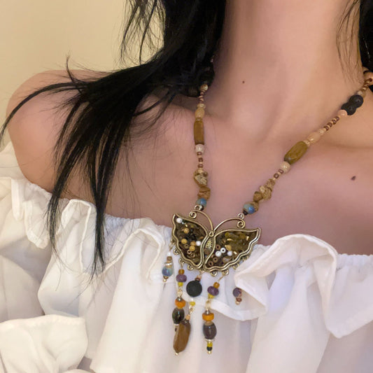 Collana Farfalla con nappa in pietra naturale