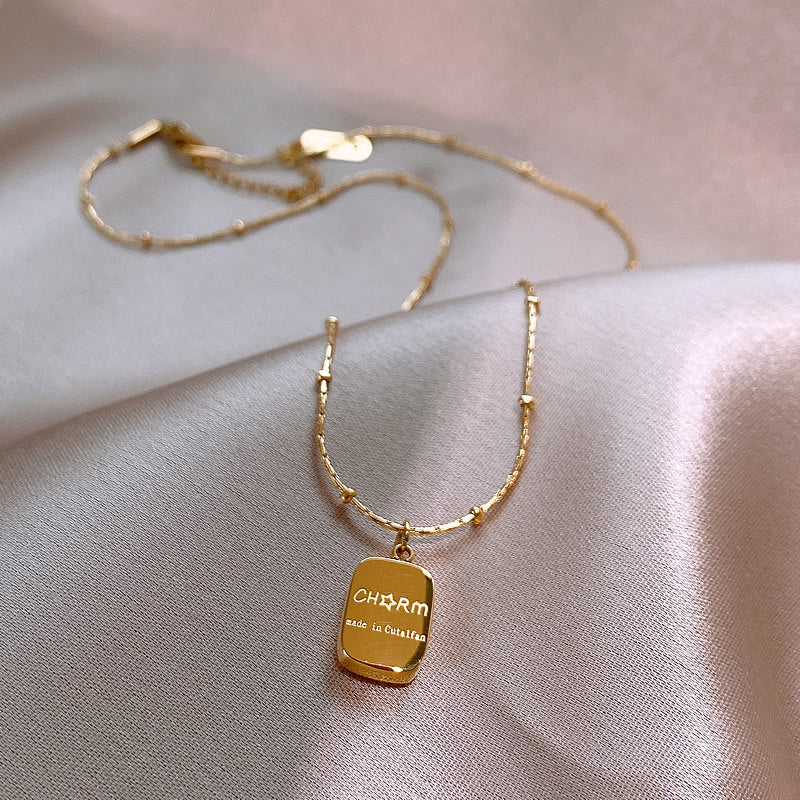 Collana dorata con pendente