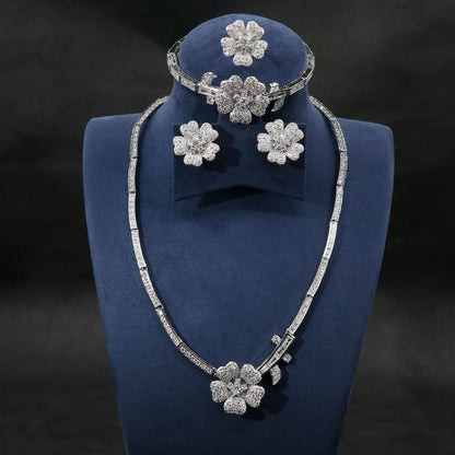 Collana fiore con zirconi