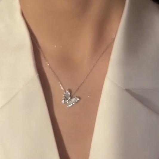 Collana farfalla madreperla con zirconi