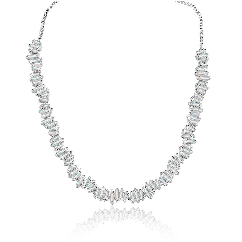 Collana corta con zirconi