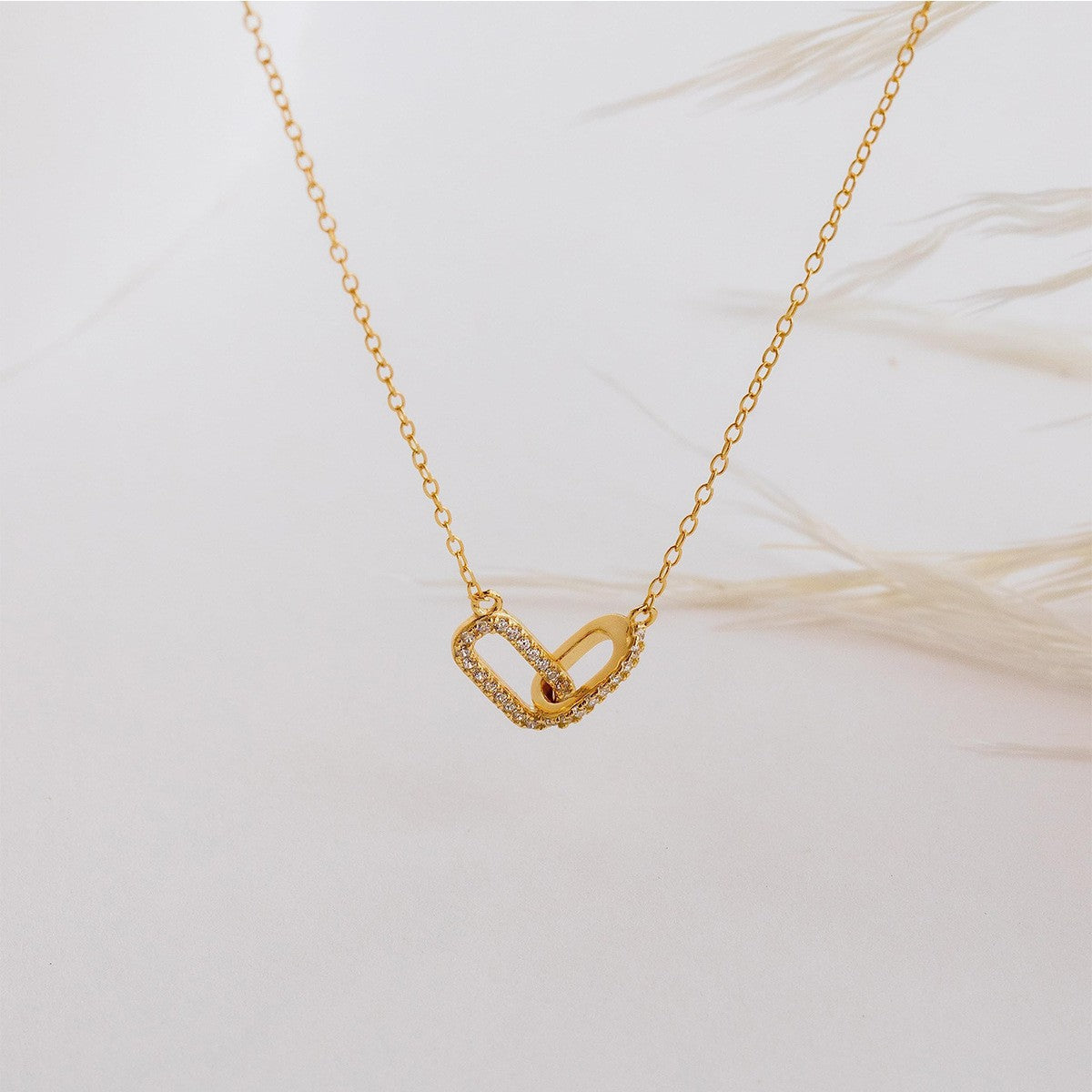 Collana con maglie intrecciate