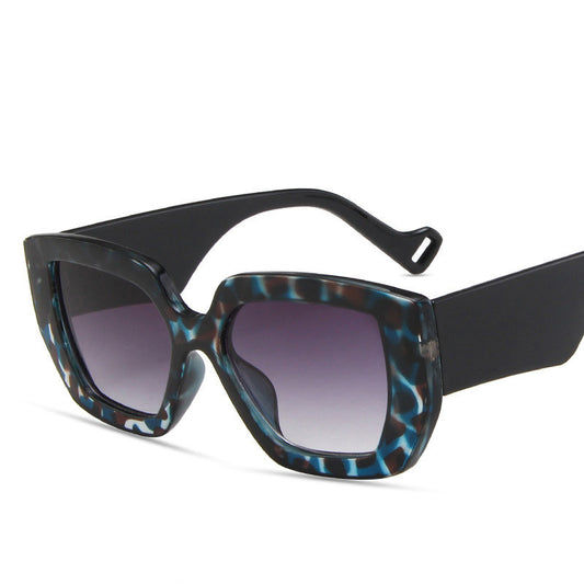 Occhiali da sole poligonali retro
