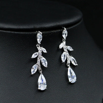 Collana di zirconi