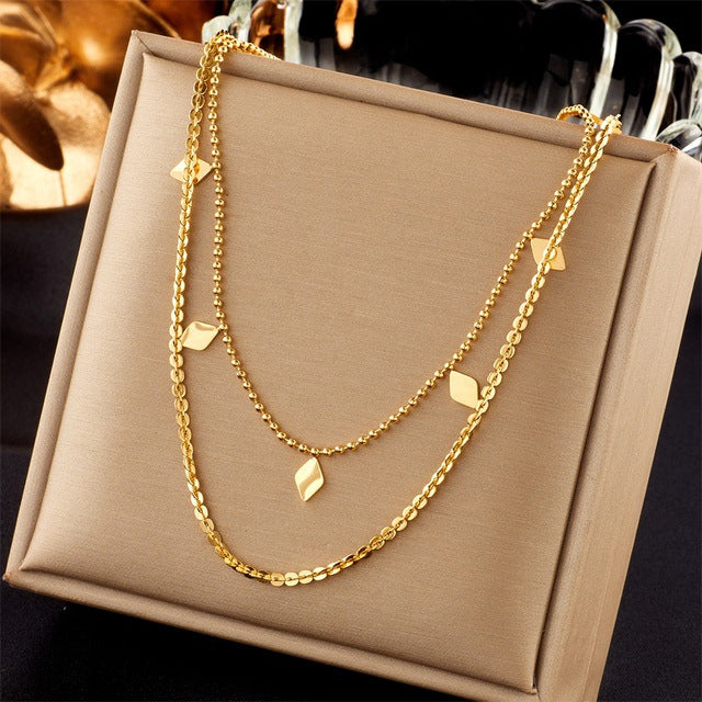Collana con perline geometriche