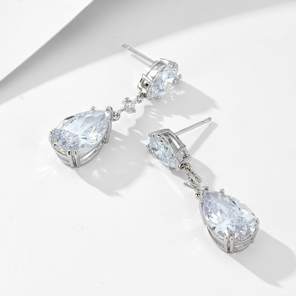 Orecchini goccia argento con zirconi