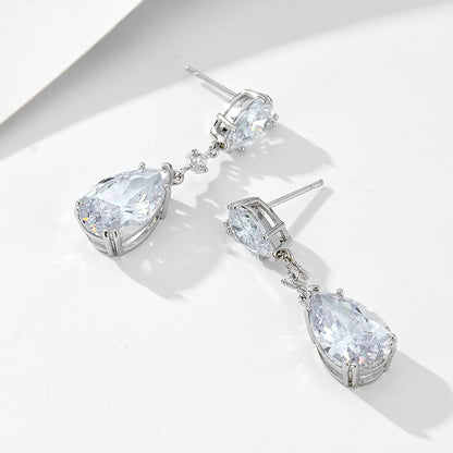 Orecchini goccia argento con zirconi