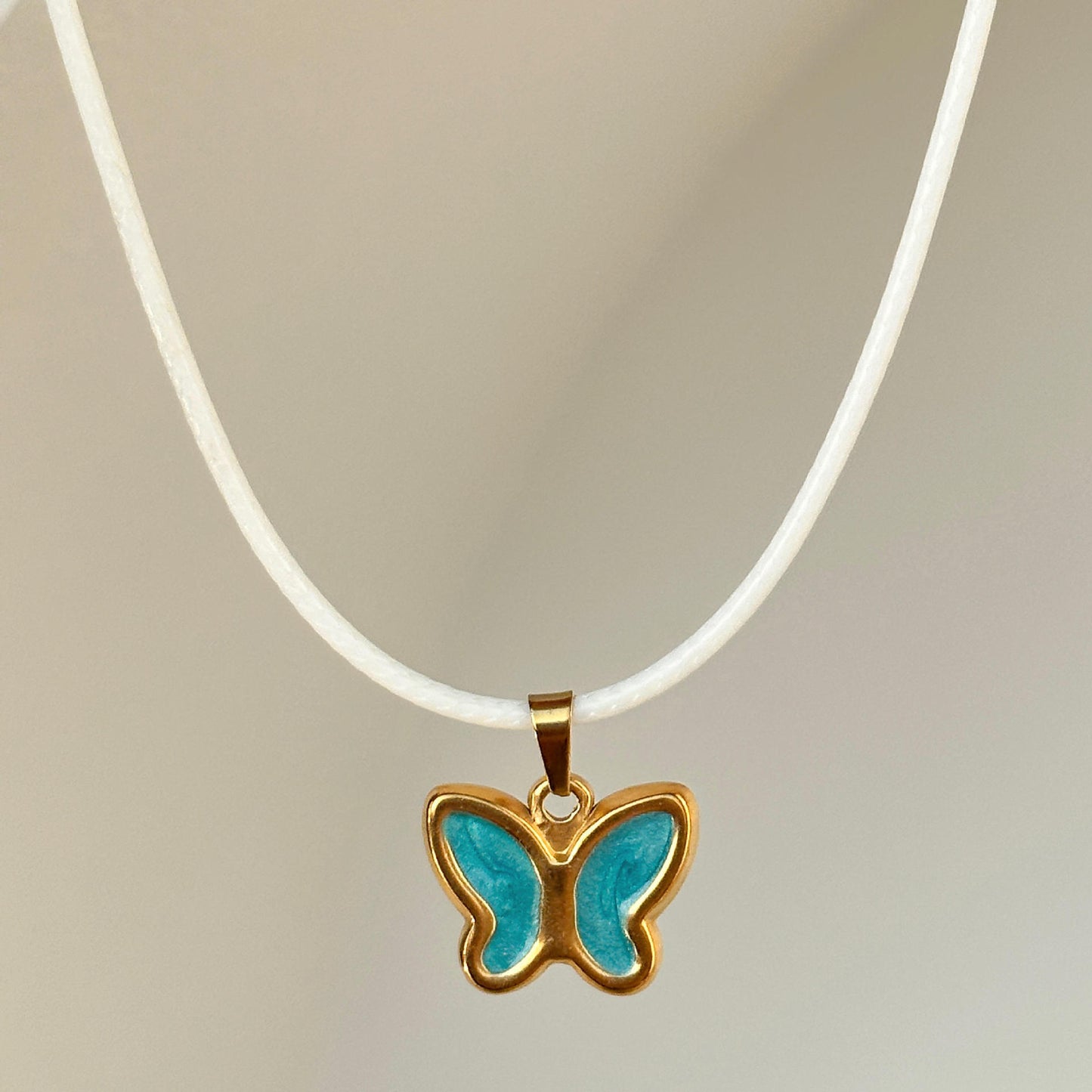 Collana con farfalla smaltata