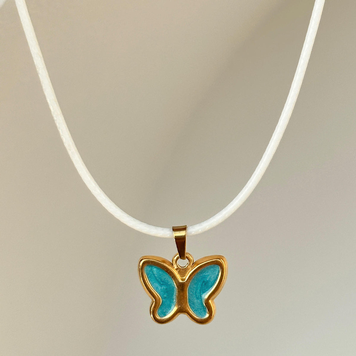 Collana con farfalla smaltata
