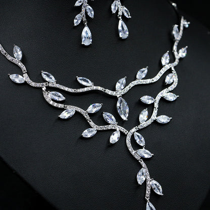 Collana di zirconi