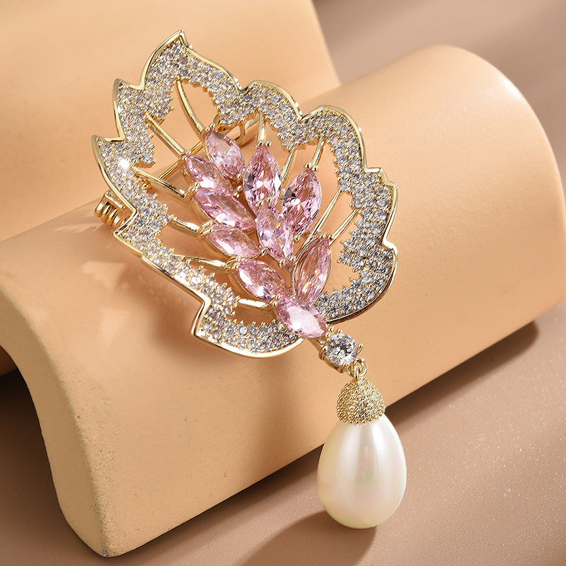 Spilla foglia perle con zirconi