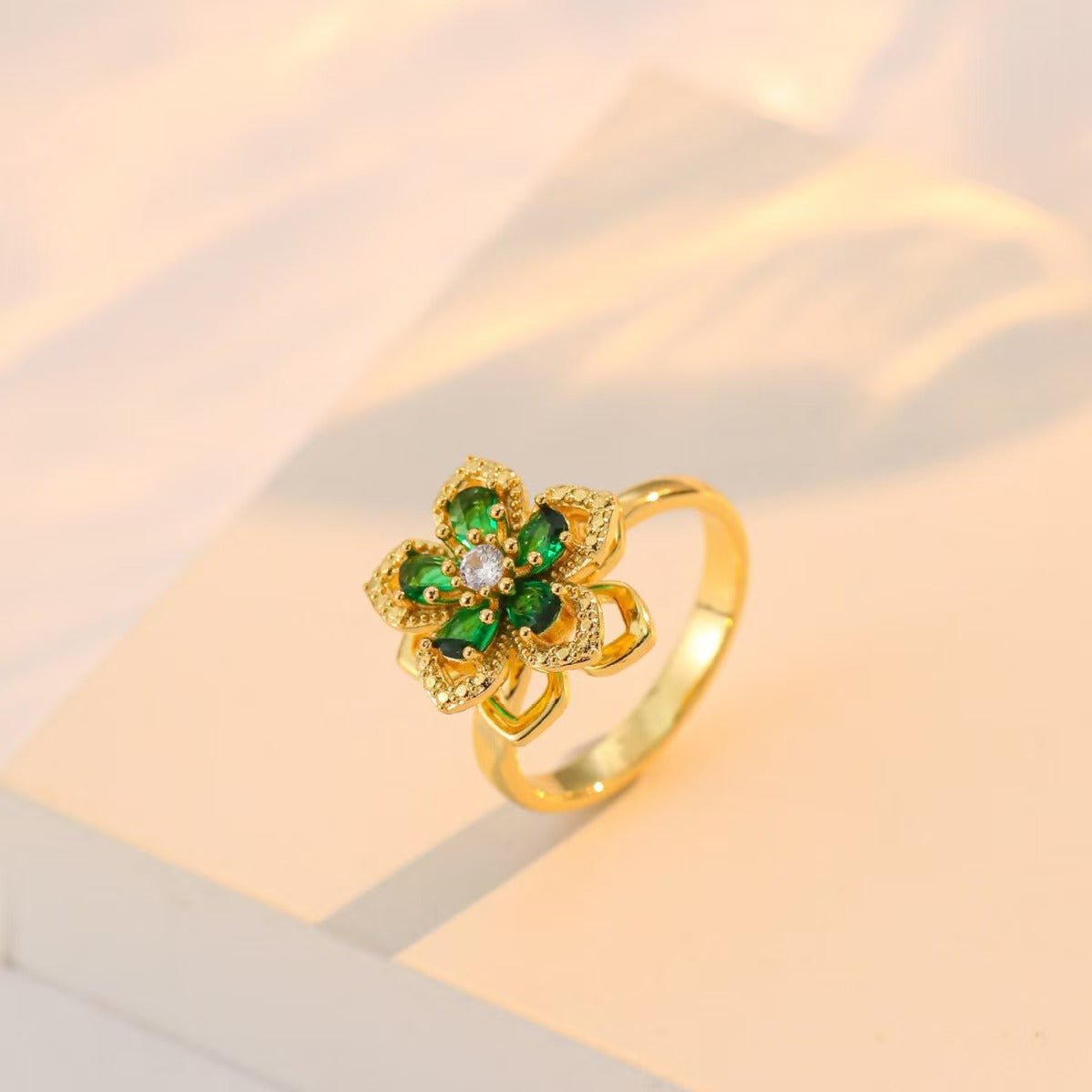 Anello Fiore Zirconi