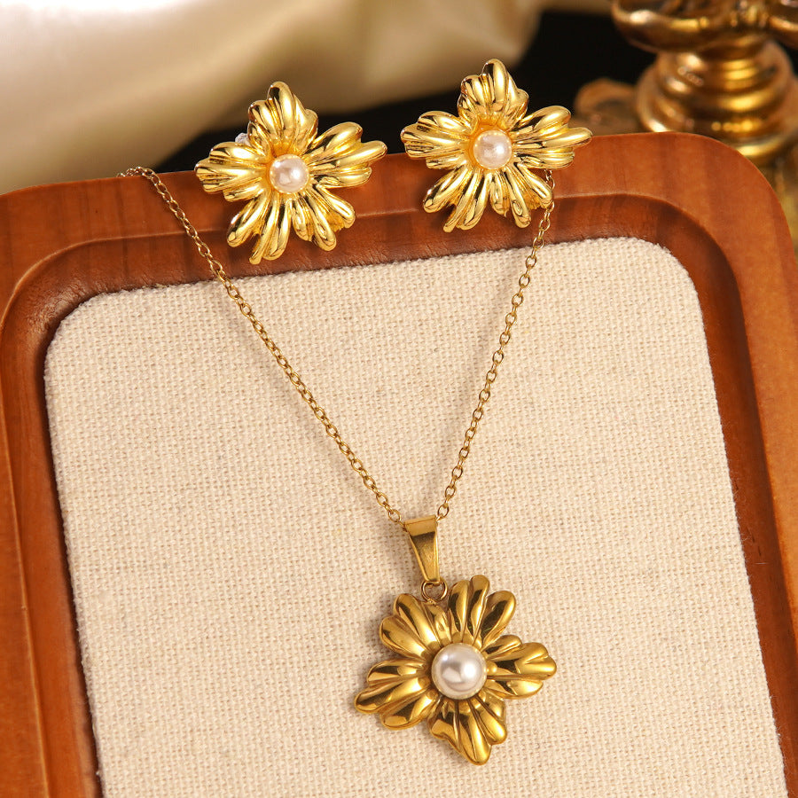 Collana e orecchini floreali