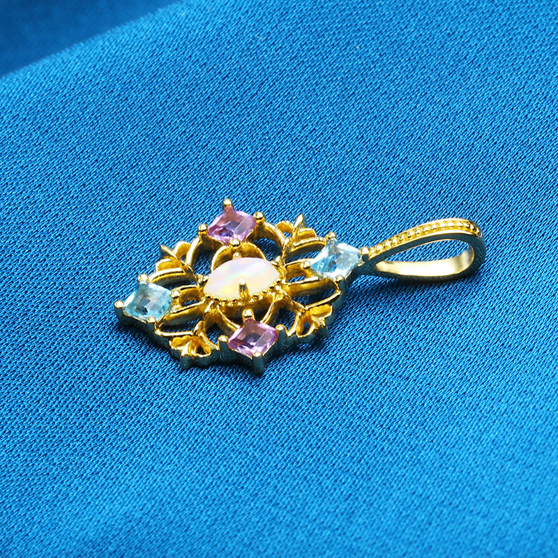 Collana geometrica traforata a merletto