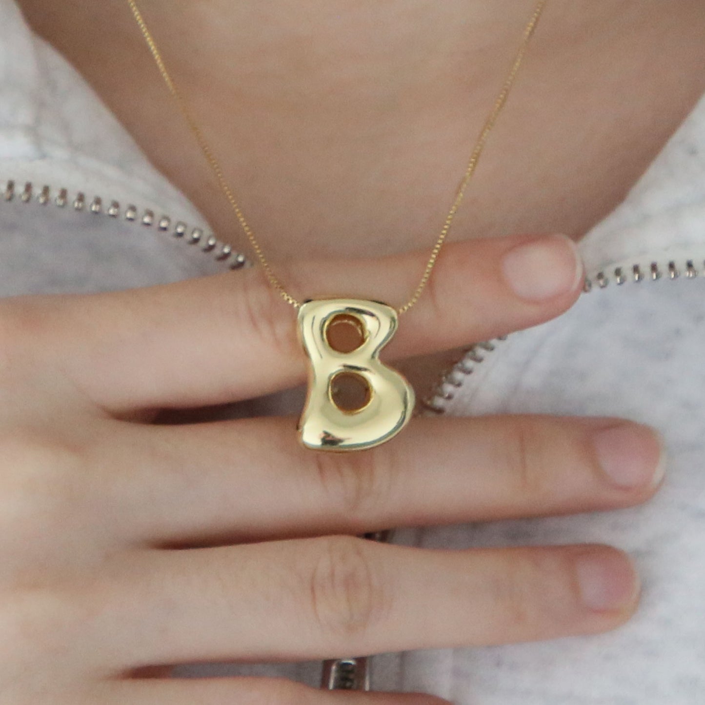 Collana lettera in ottone