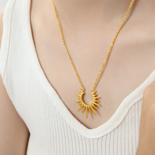 Collana con pendente geometrico luminoso