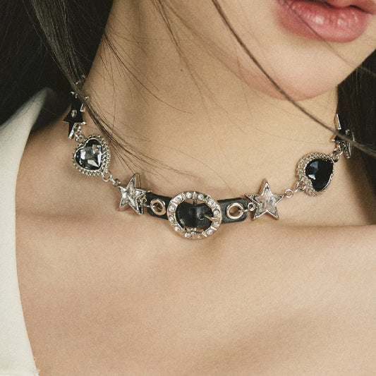 Collana stella e farfalla in pelle