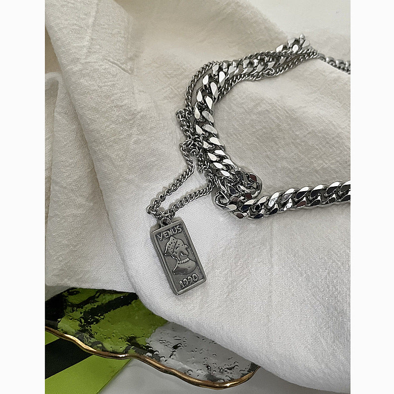 Collana con ritratto regina