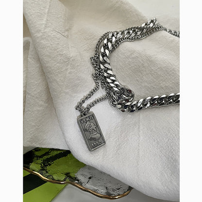 Collana con ritratto regina