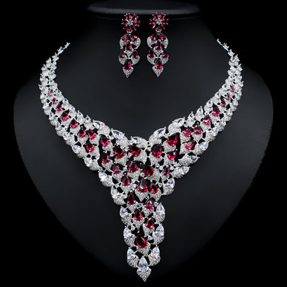 Set collana e orecchini con cristalli