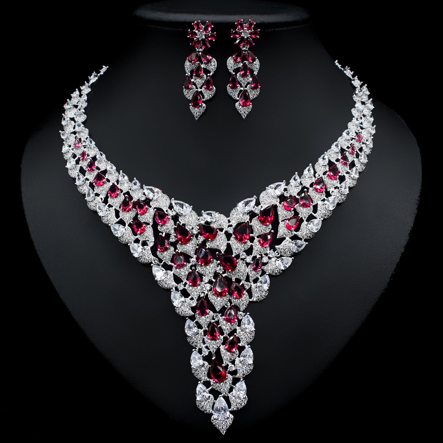 Set collana e orecchini con cristalli