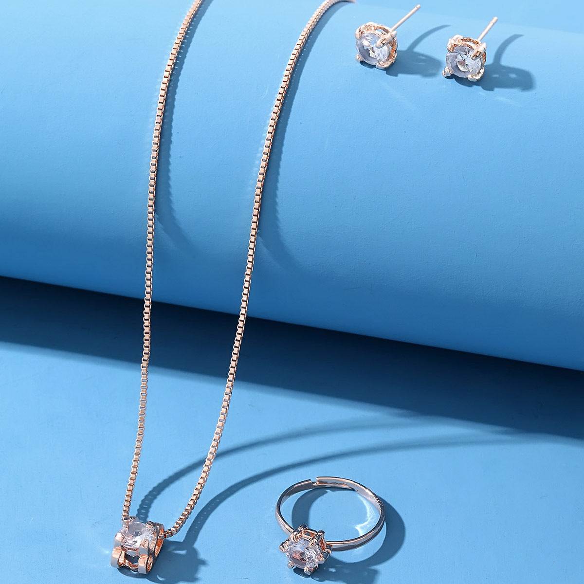 Set collana e orecchini geometrico diamante