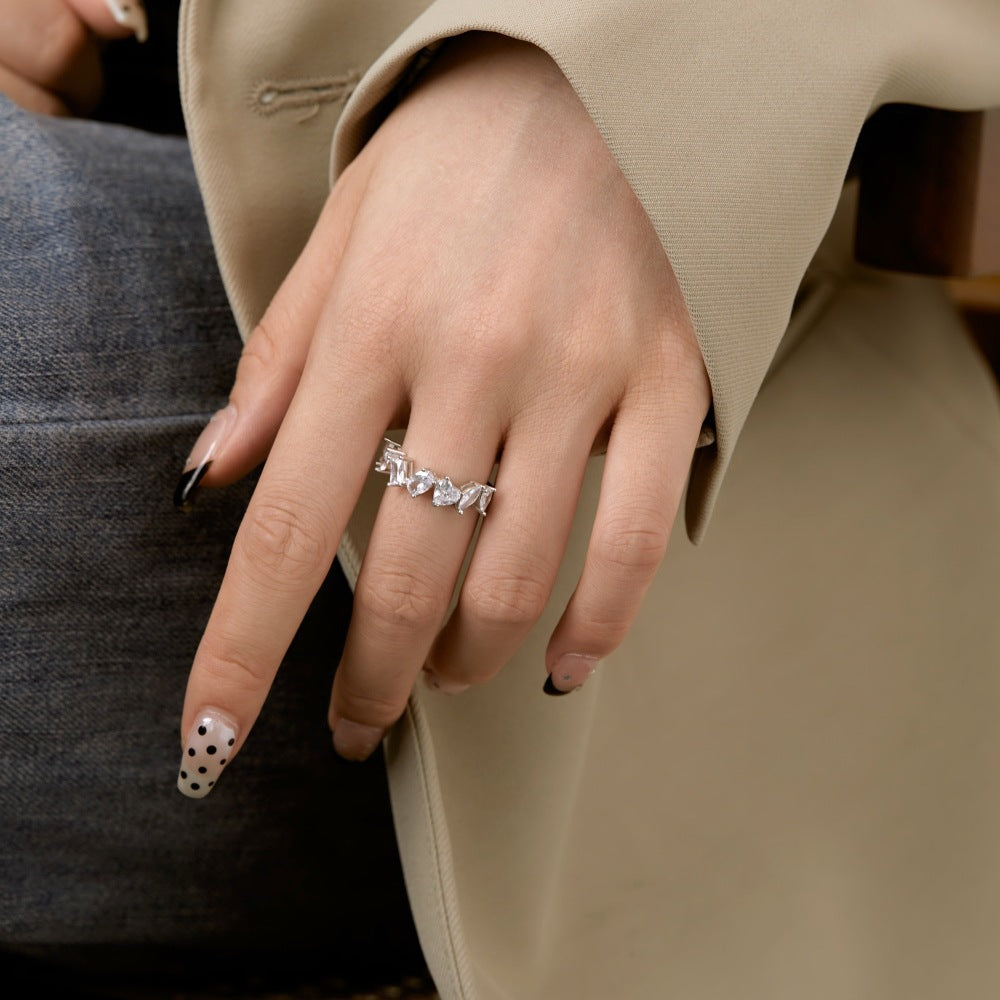 Anello argento geometrico con zirconi