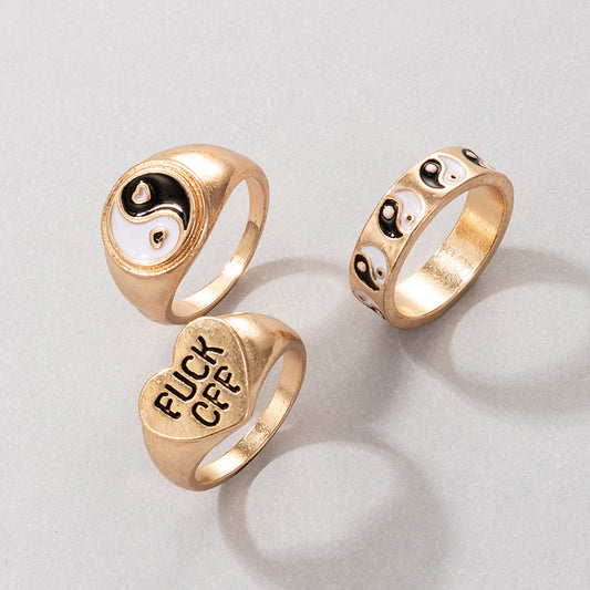 Anello geometrico retrò con lettera
