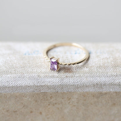 Anello zircone viola sottile