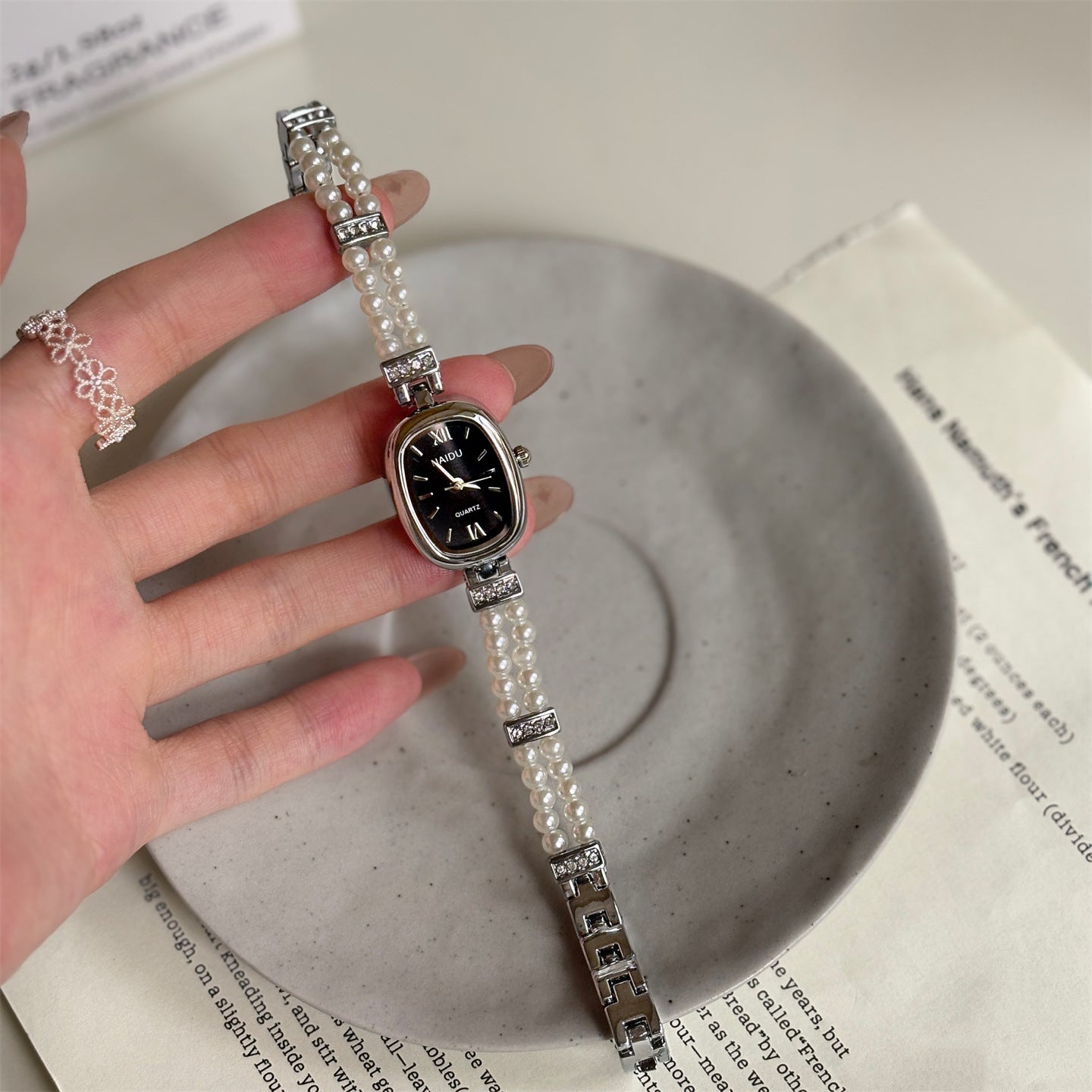 Orologio donna ovale perle
