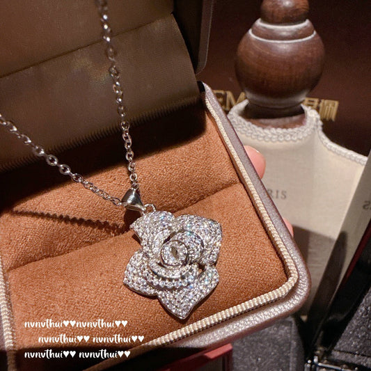 Set camelia zirconi