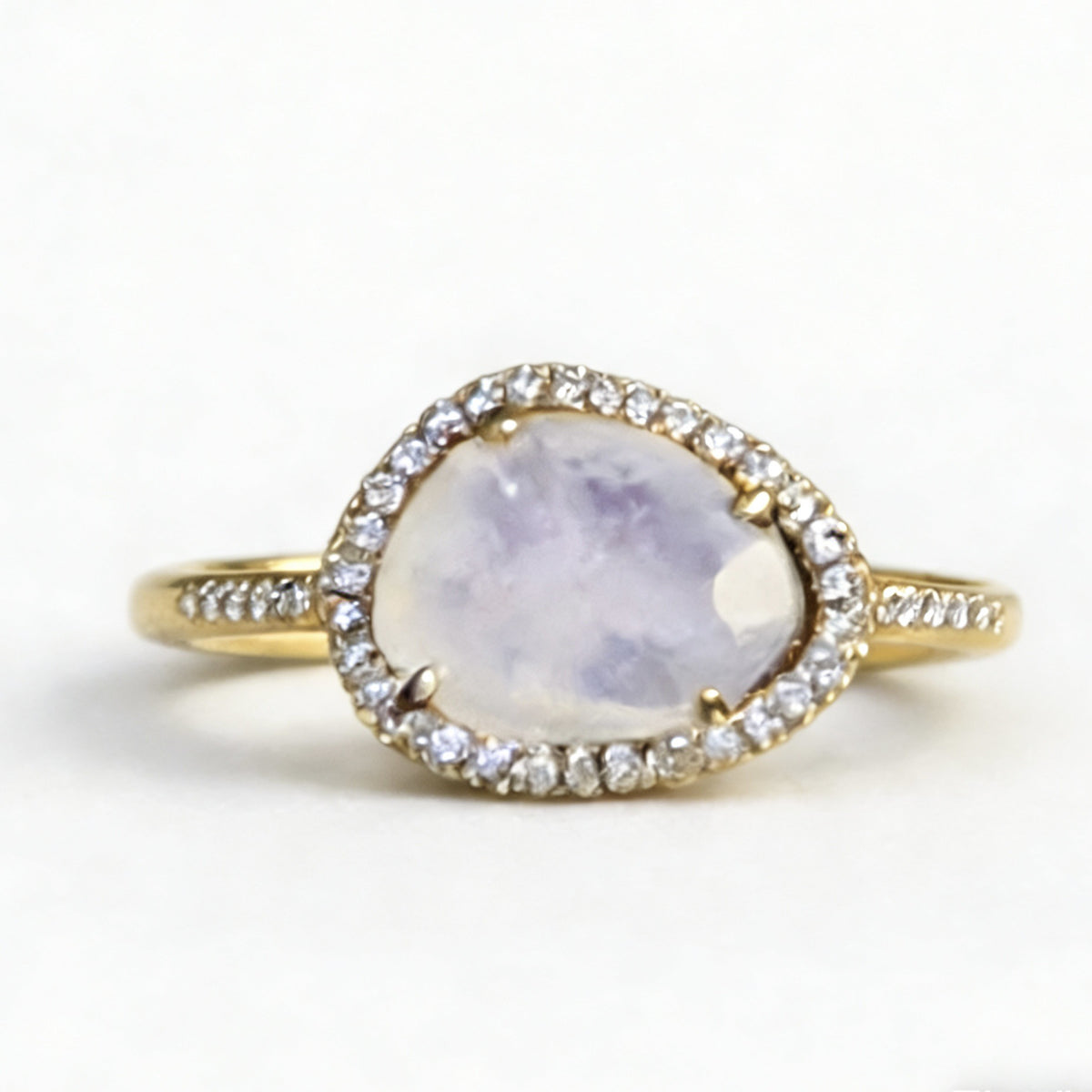 Anello placcato oro con pietre