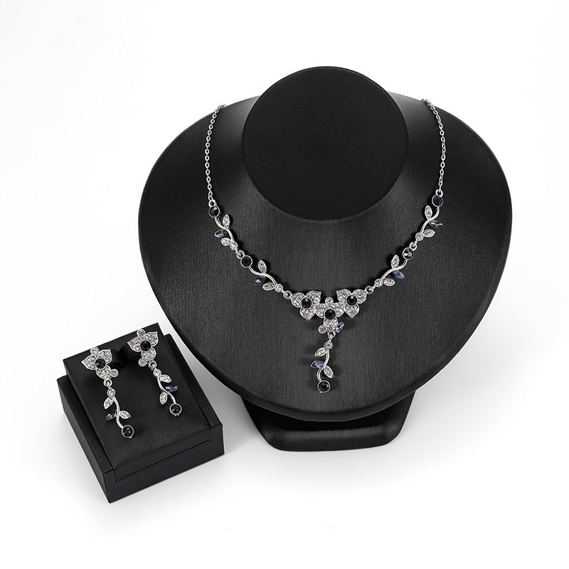 Collana e orecchini fiori e viti