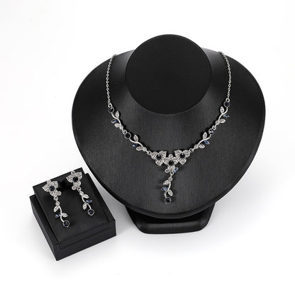 Collana e orecchini fiori e viti