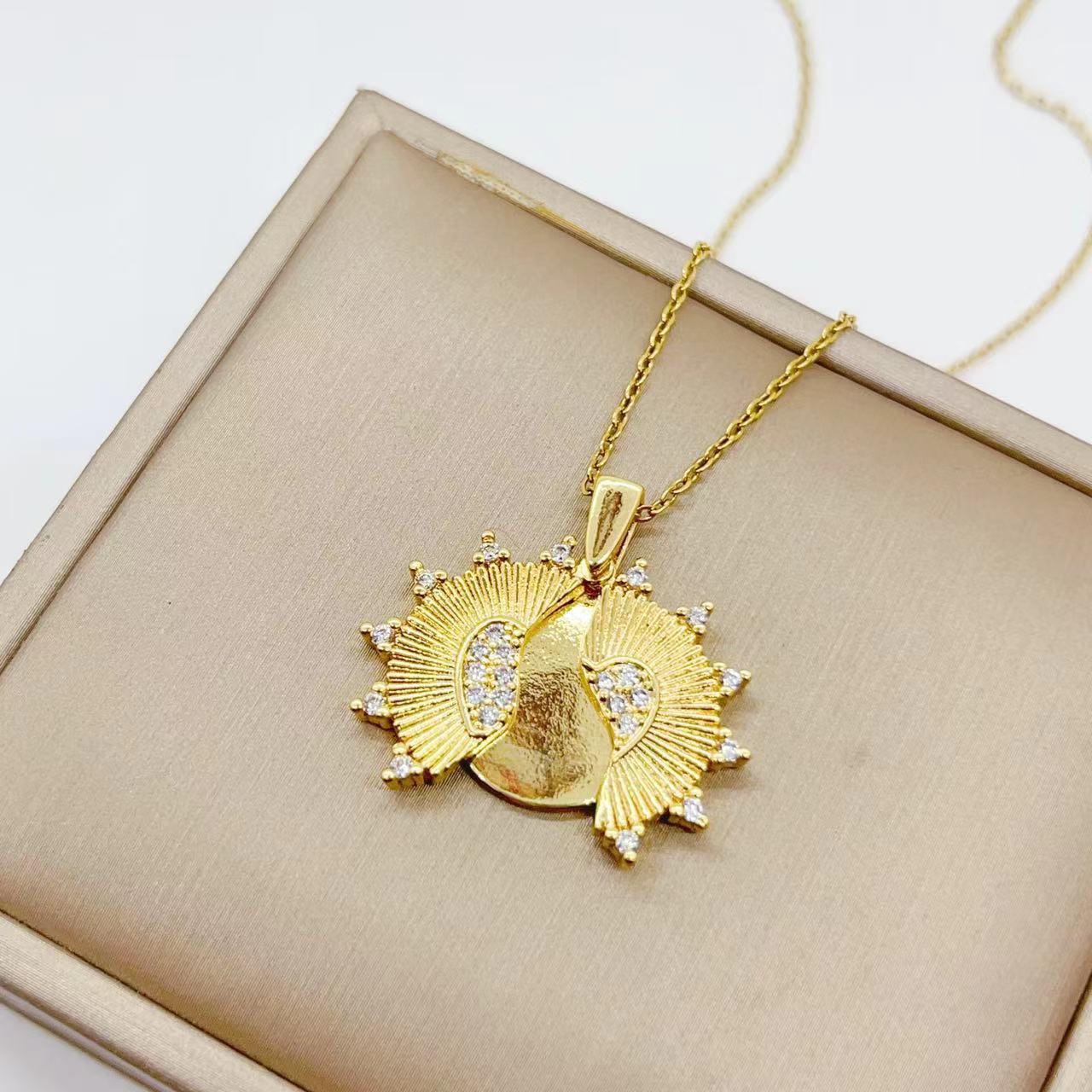Collana acciaio titanio cuore farfalla girasole