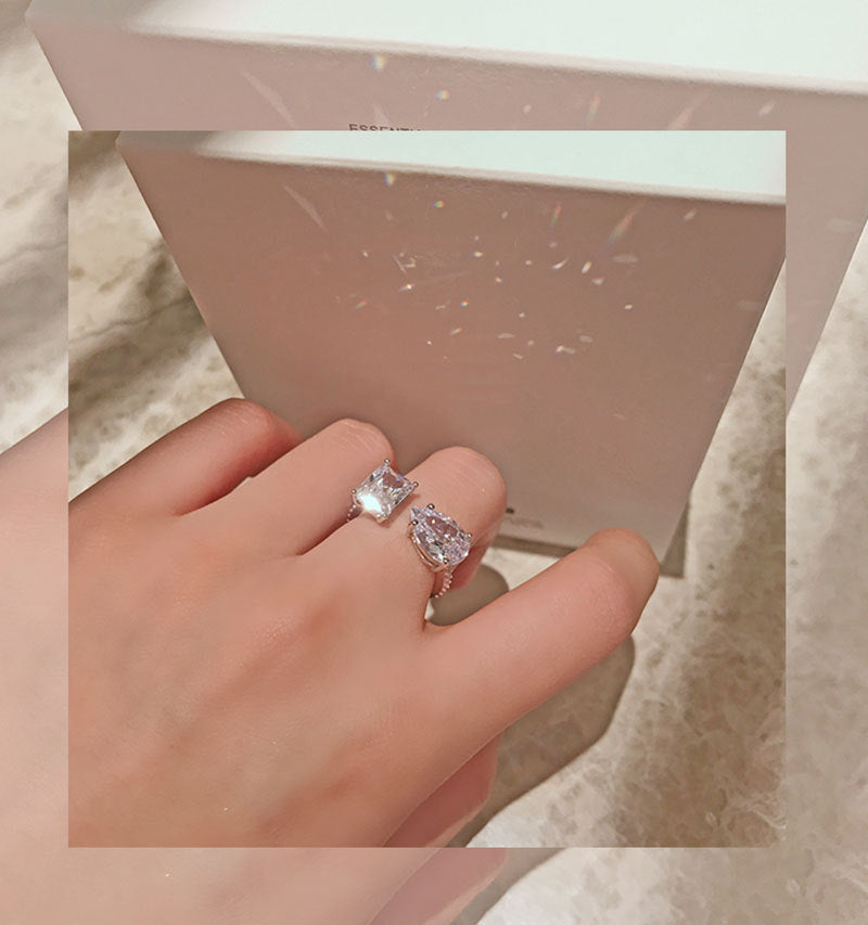 Anello quadrato regolabile da donna con zircone