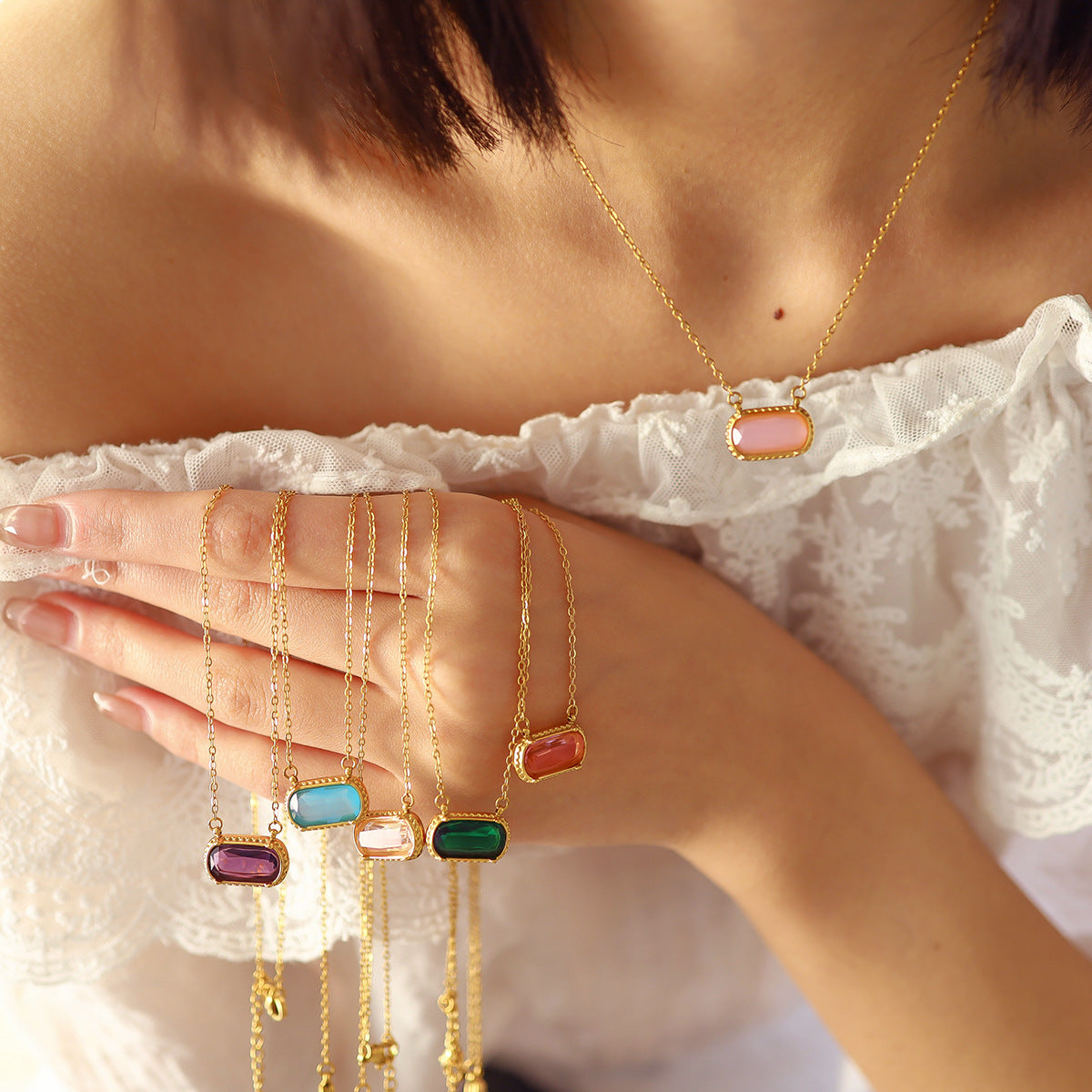 Collana ovale ciondolo quadrato