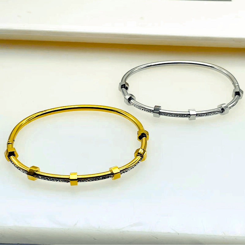 Bracciale con fibbia in titanio
