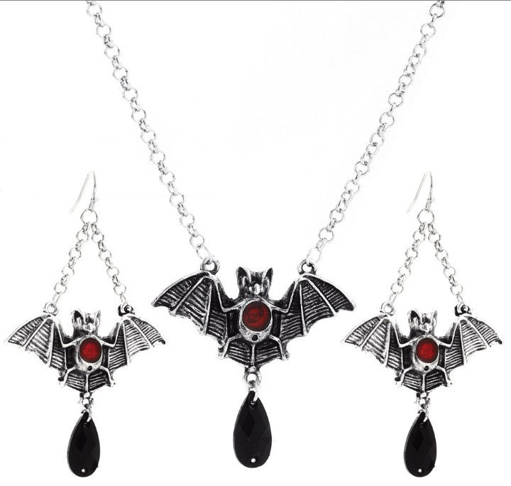 Collana pipistrello nero vistosa