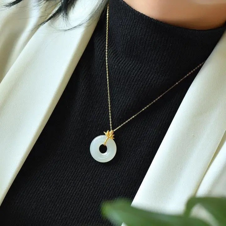 Collana pendente fiore di loto dorato