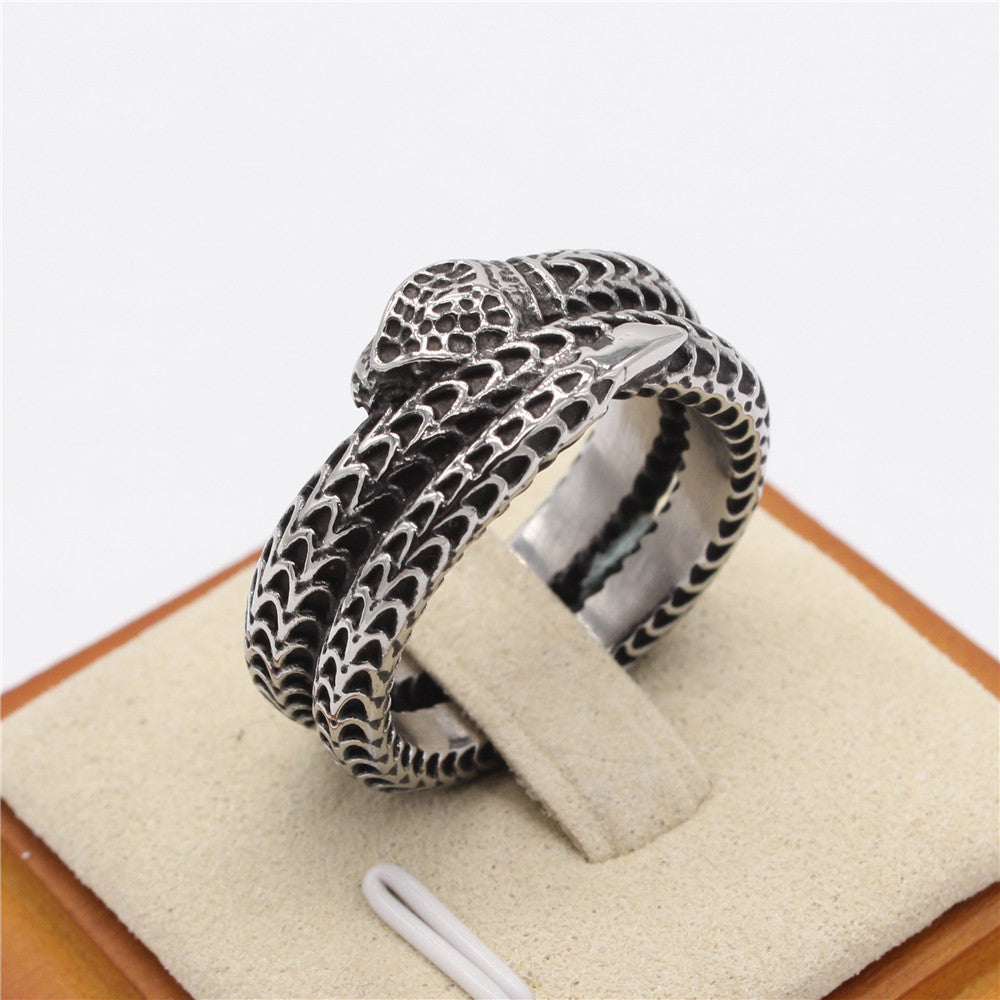 Anello testa serpente
