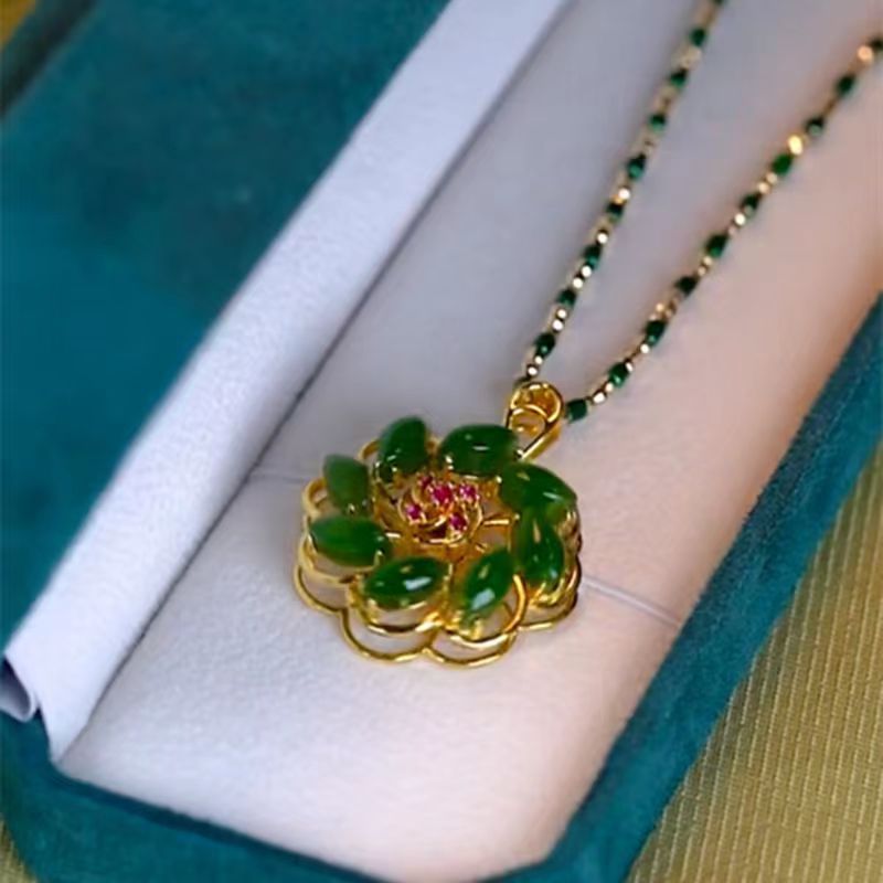 Collana con pendente fiore