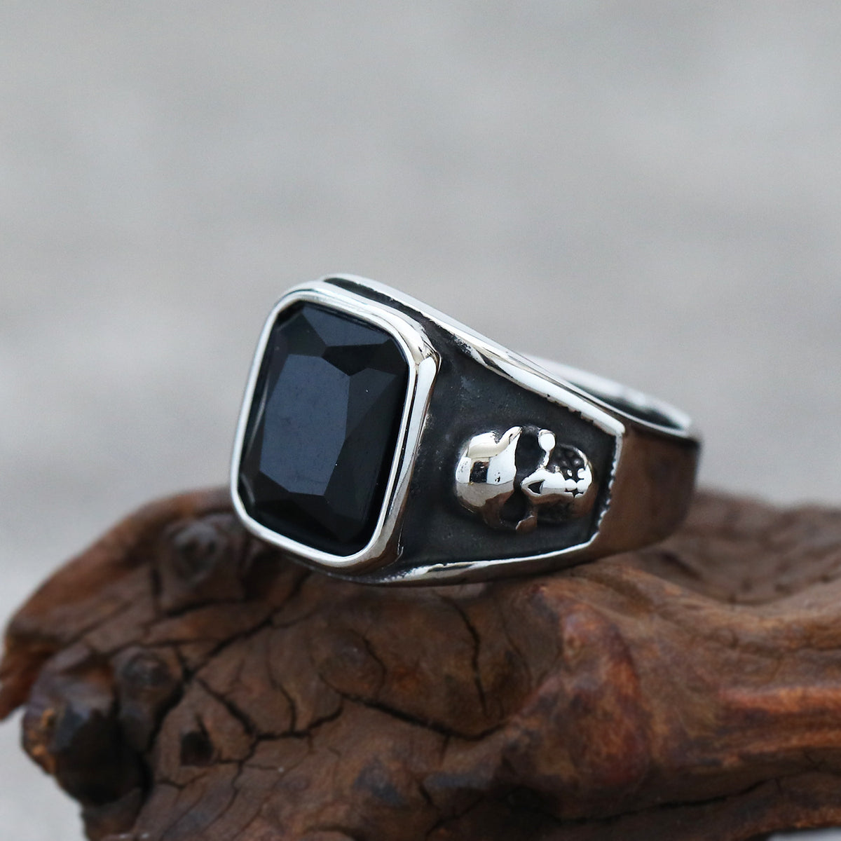 Anello uomo retrò con gemme