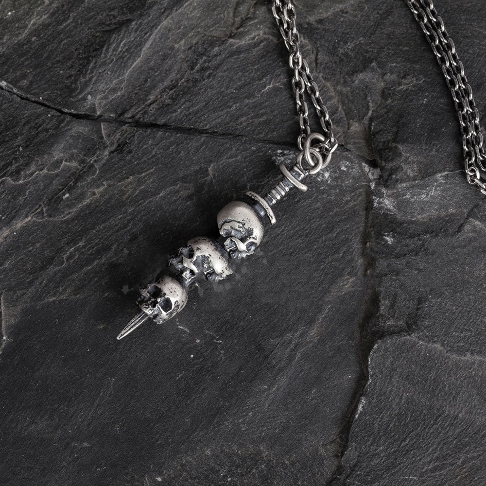Collana teschio e spada