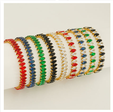 Braccialetto geometrico aperto con strass