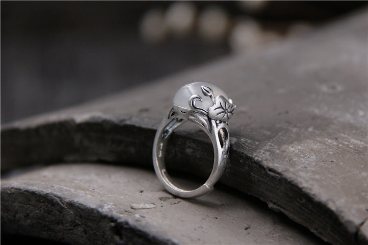 Anello loto calcedonio bianco