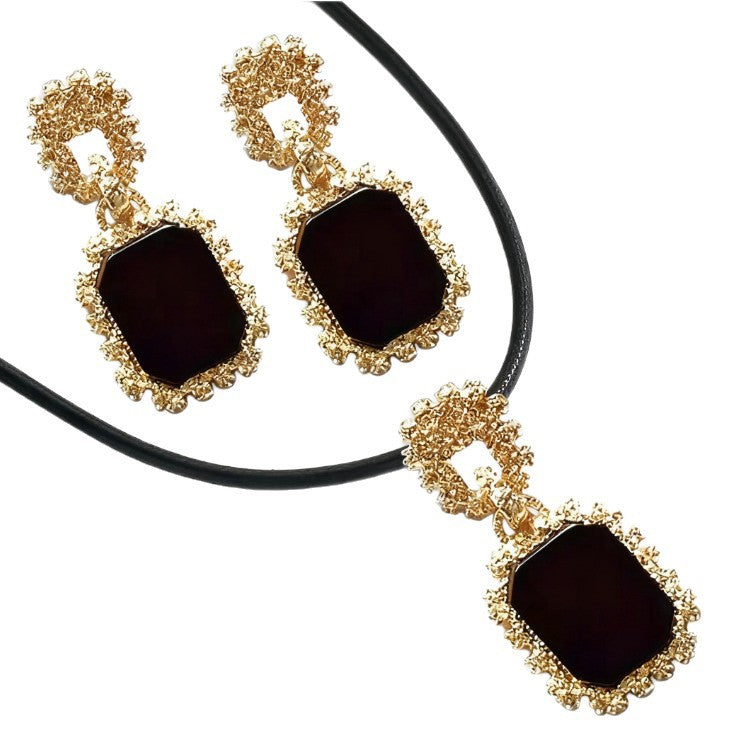Collana e orecchini minimalisti