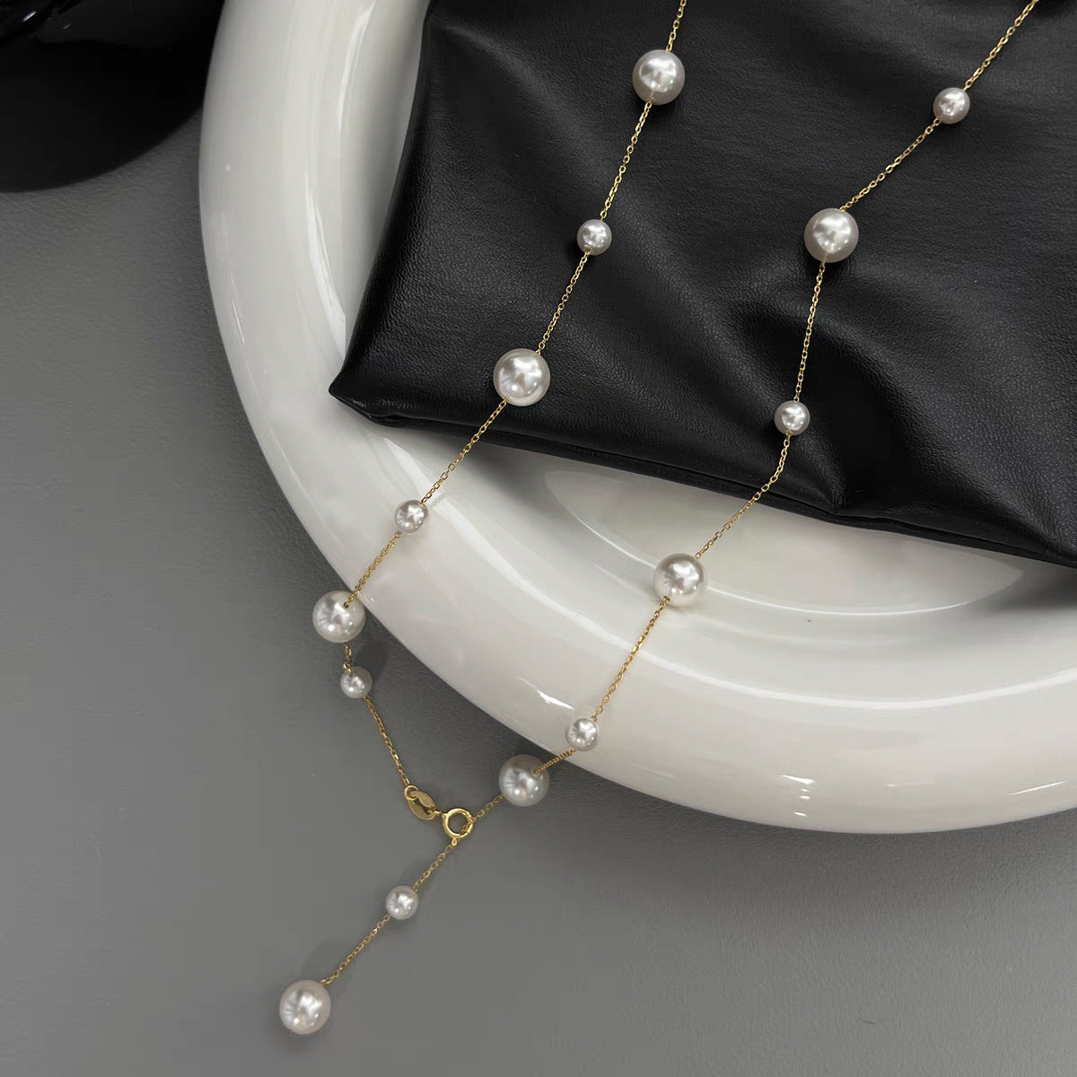 Collana lunga con perle