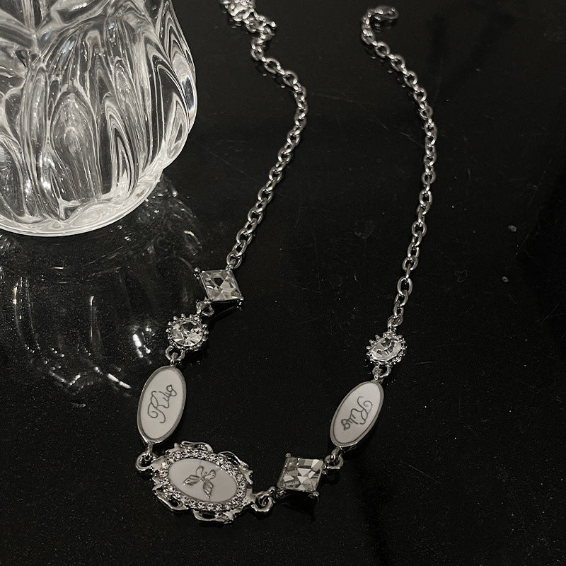 Collana farfalla bianca