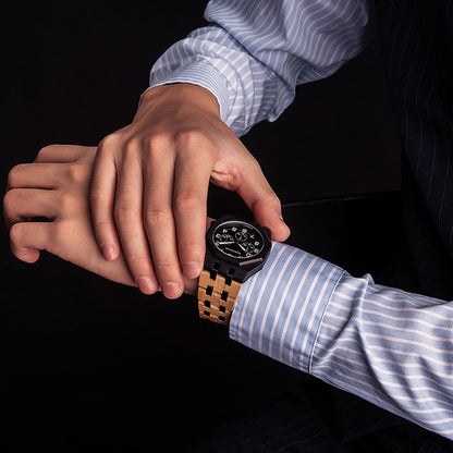 Orologio in legno decorato